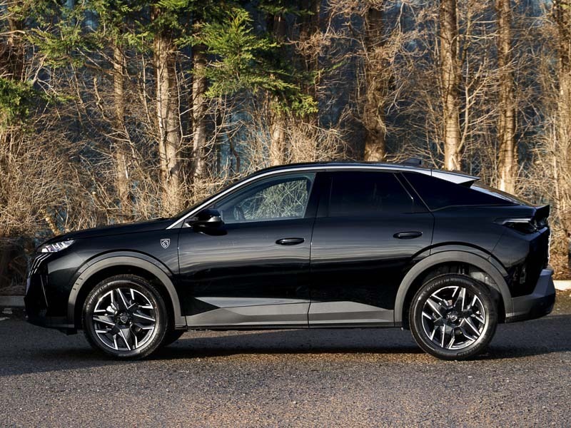 Peugeot 3008 1.2 Hybrid 145 Gt E-dsc6 Black #4