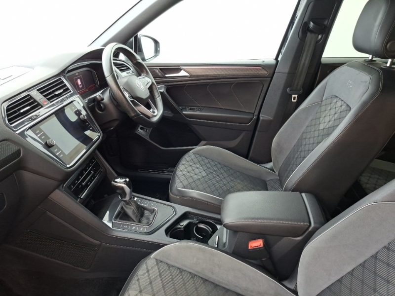 Volkswagen Tiguan Allspace 1.5 Tsi R-line Dsg SB22FCZ Black #5
