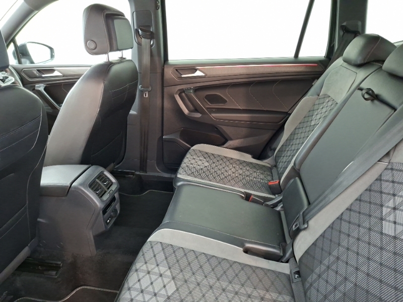 Volkswagen Tiguan Allspace 1.5 Tsi R-line Dsg SB22FCZ Black #6