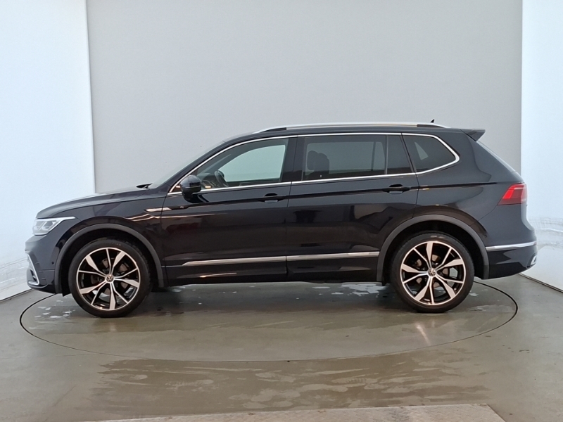Volkswagen Tiguan Allspace 1.5 Tsi R-line Dsg SB22FCZ Black #4