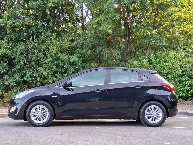 Hyundai I30 1.6 Crdi Blue Drive Se Black #4