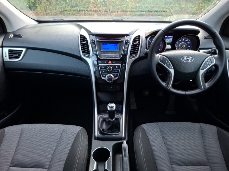 Hyundai I30 1.6 Crdi Blue Drive Se Black #3