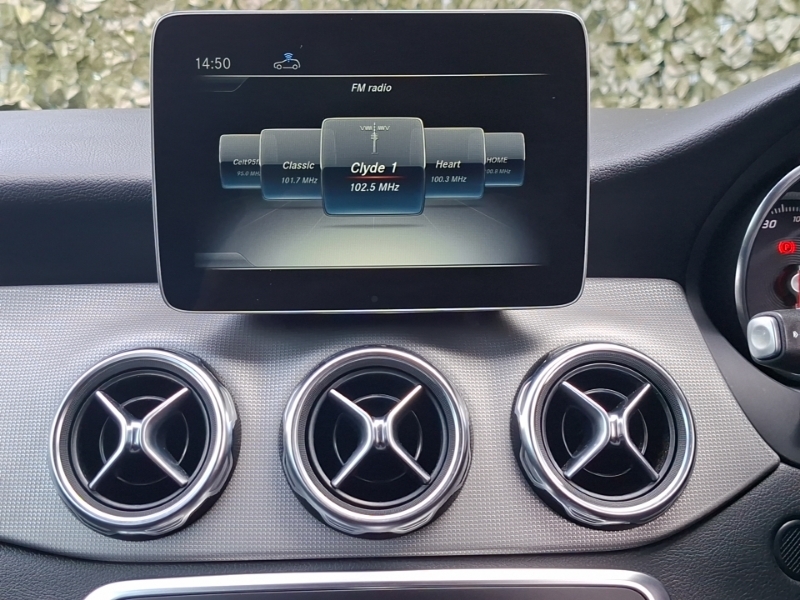 Mercedes-Benz GLA Class Gla 180 Urban Edition White #11