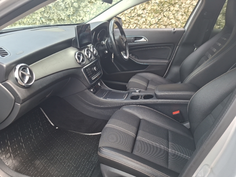 Mercedes-Benz GLA Class Gla 180 Urban Edition Silver #5