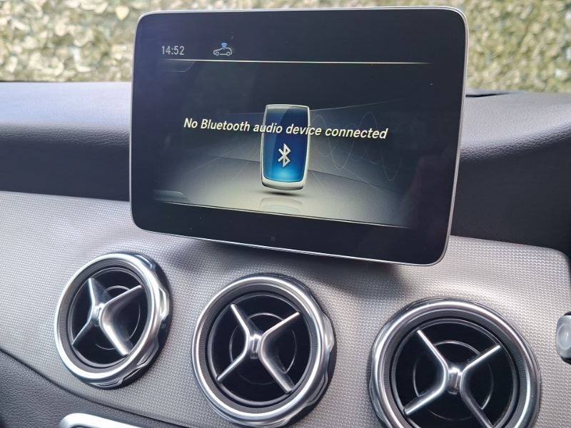 Mercedes-Benz GLA Class Gla 180 Urban Edition White #15
