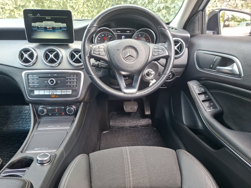 Mercedes-Benz GLA Class Gla 180 Urban Edition White #8