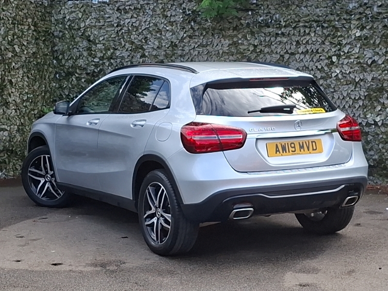 Mercedes-Benz GLA Class Gla 180 Urban Edition Silver #2