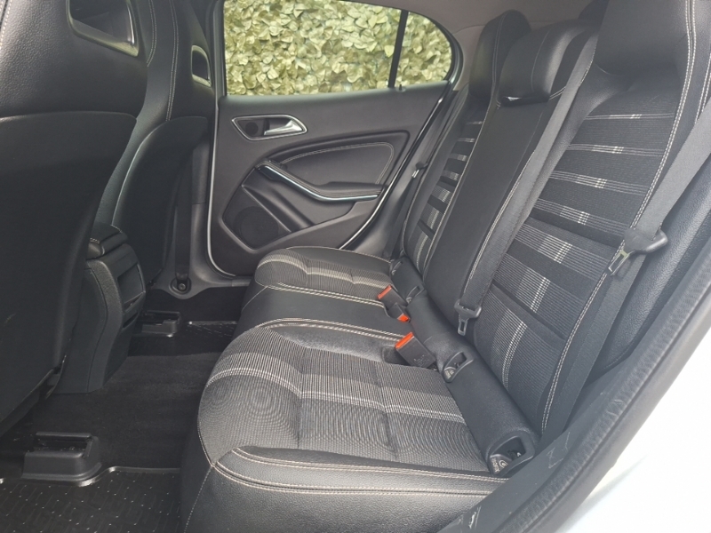 Mercedes-Benz GLA Class Gla 180 Urban Edition Silver #6