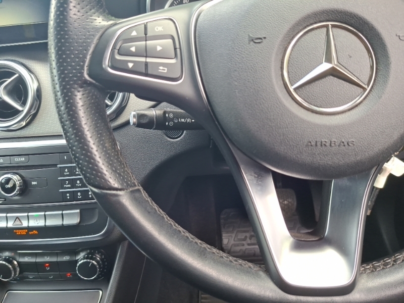 Mercedes-Benz GLA Class Gla 180 Urban Edition White #12