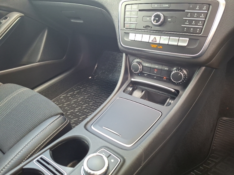 Mercedes-Benz GLA Class Gla 180 Urban Edition White #17