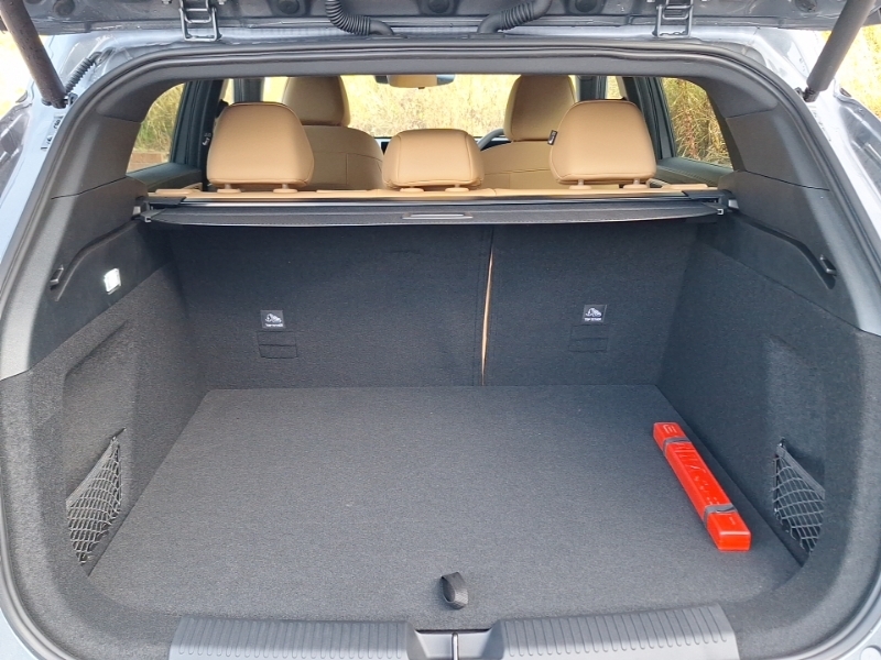 MG HS 1.5 T-gdi Phev Trophy White #18