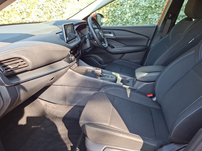 Nissan Qashqai 1.3 Dig-t Mh 158 Acenta Premium Xtronic Red #5