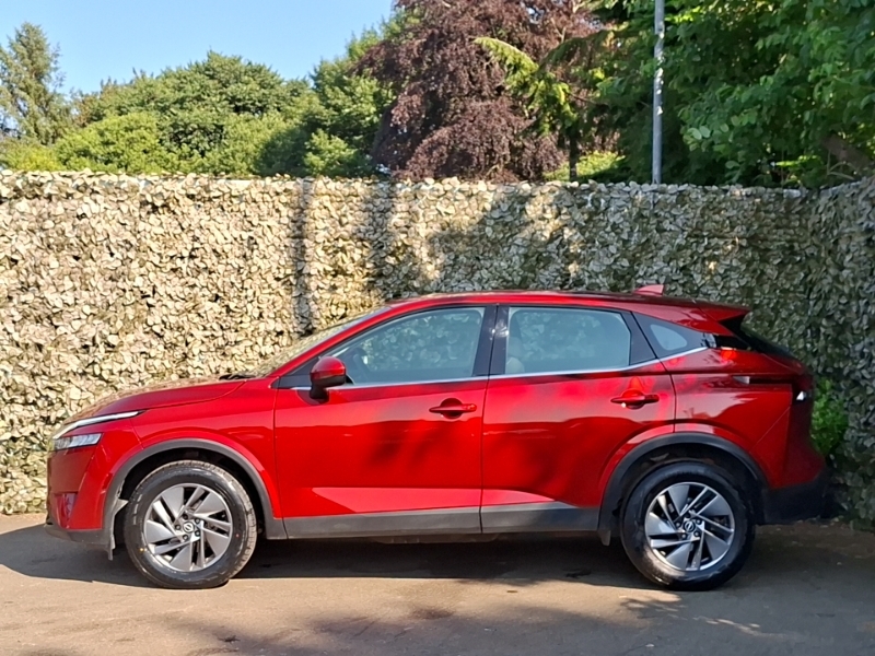 Nissan Qashqai 1.3 Dig-t Mh 158 Acenta Premium Xtronic Red #4