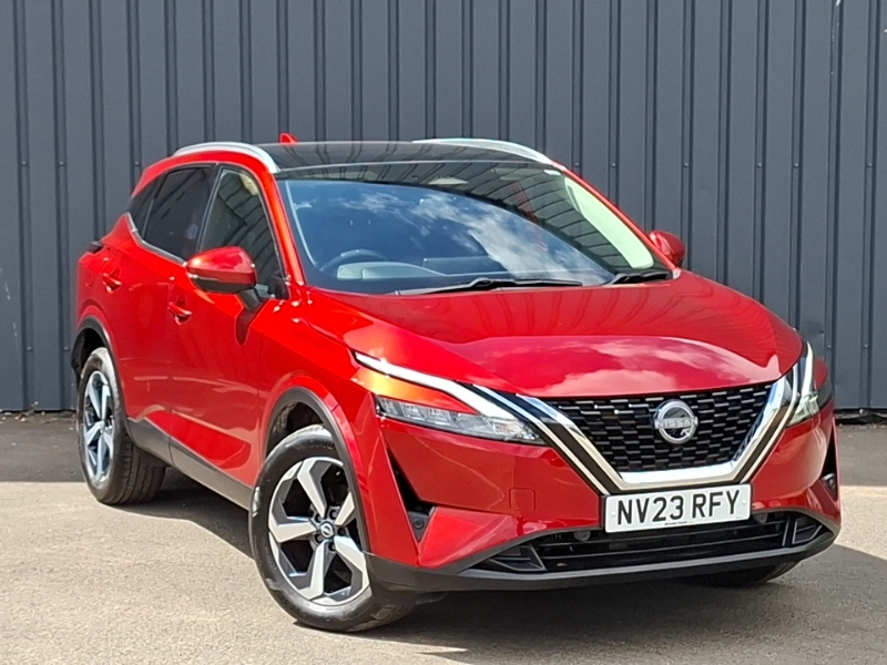 Nissan Qashqai 1.3 Dig-t Mh N-connecta Glass Roof Red