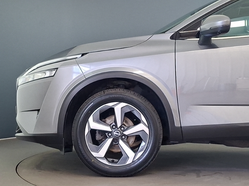 Nissan Qashqai Acenta Premium Red #19