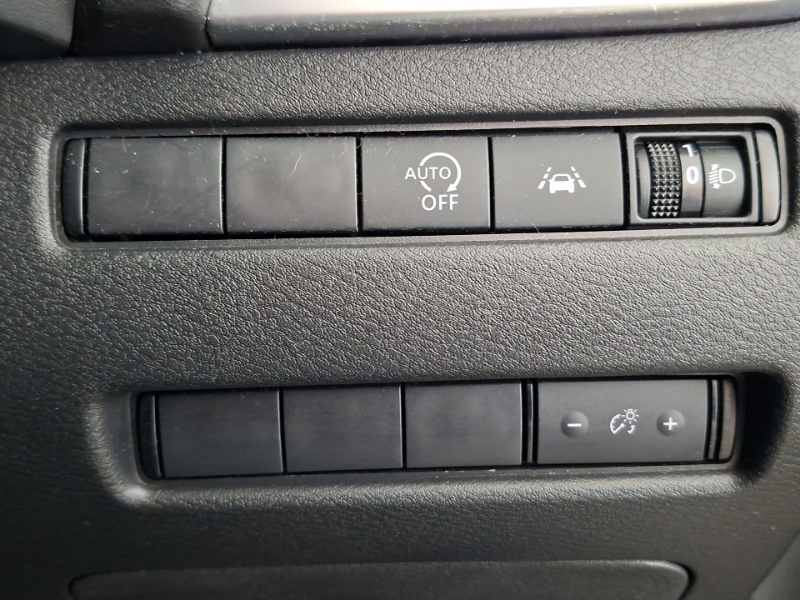 Nissan Qashqai Acenta Premium Red #17