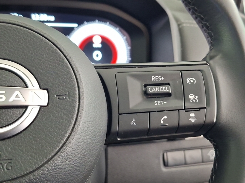 Nissan Qashqai Acenta Premium Red #13