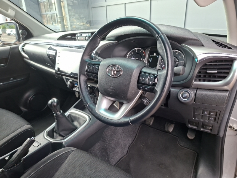 Toyota HILUX Invincible Dcab Pick Up 2.8 D-4d Silver #3
