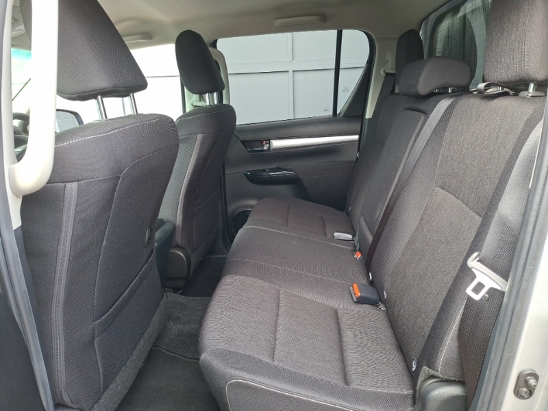 Toyota HILUX Invincible Dcab Pick Up 2.8 D-4d Silver #6