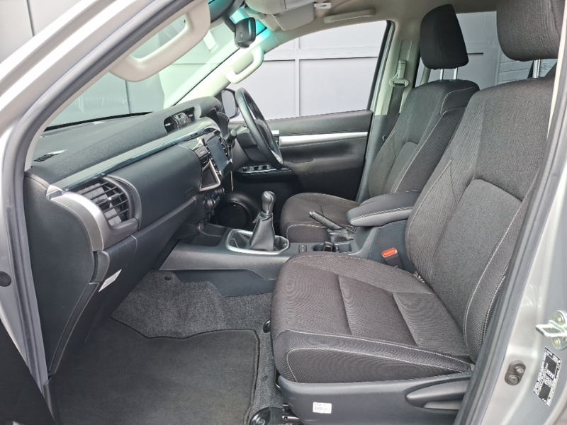 Toyota HILUX Invincible Dcab Pick Up 2.8 D-4d Silver #5