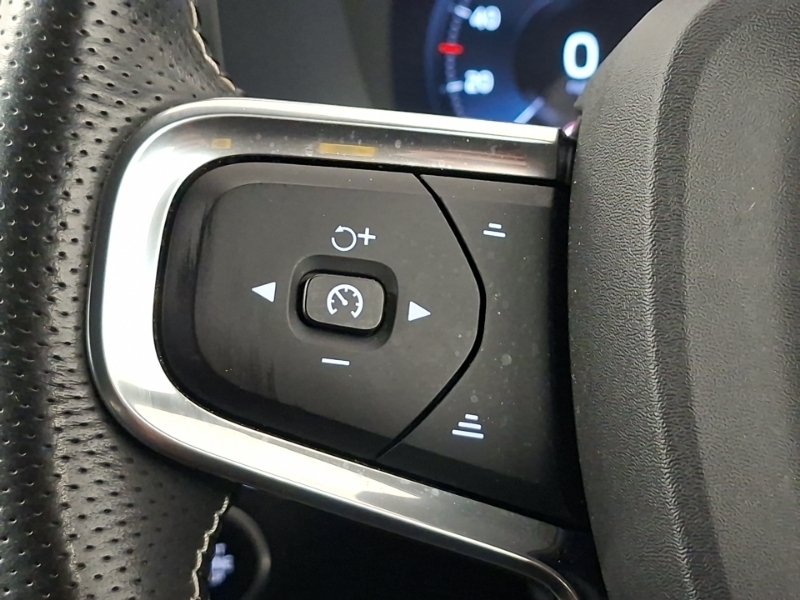 Volvo XC40 1.5L R-design Black #12