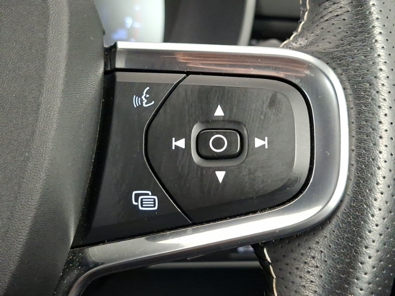 Volvo XC40 1.5L R-design Black #13