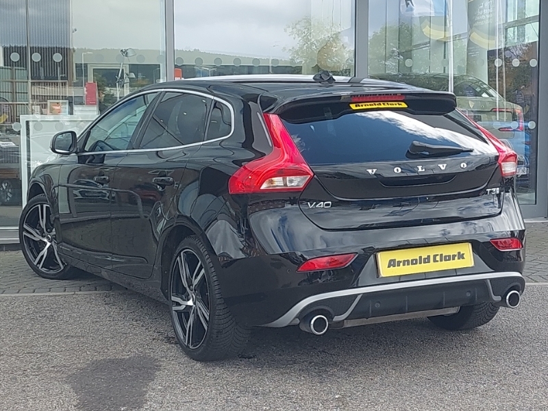 Volvo V40 T3 152 R Design Edition Geartronic Black #2