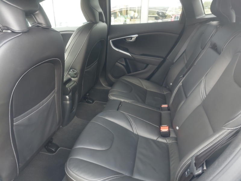 Volvo V40 T3 152 R Design Edition Geartronic Black #6