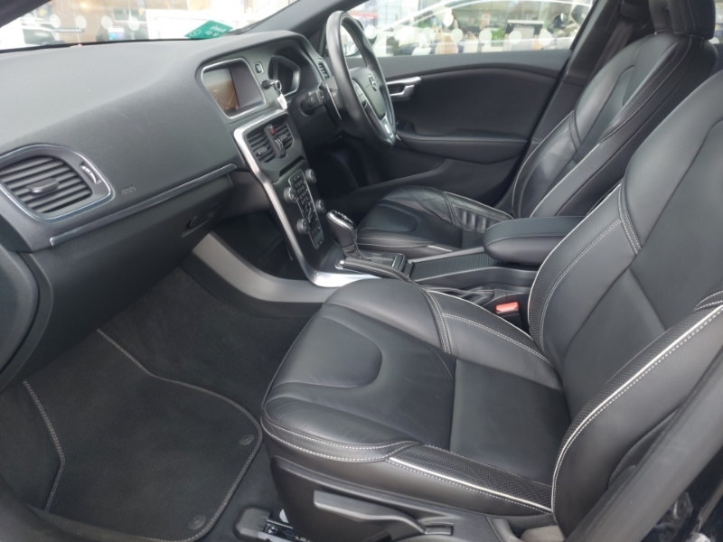 Volvo V40 T3 152 R Design Edition Geartronic Black #5