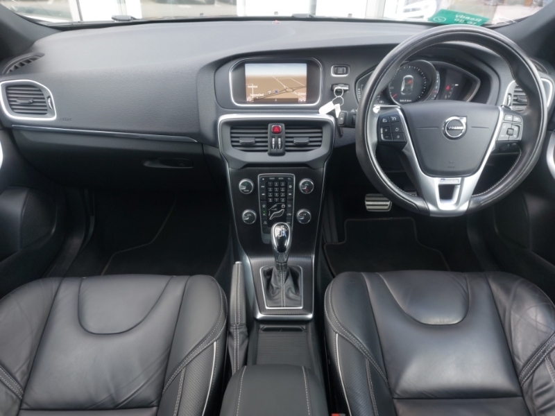 Volvo V40 T3 152 R Design Edition Geartronic Black #3