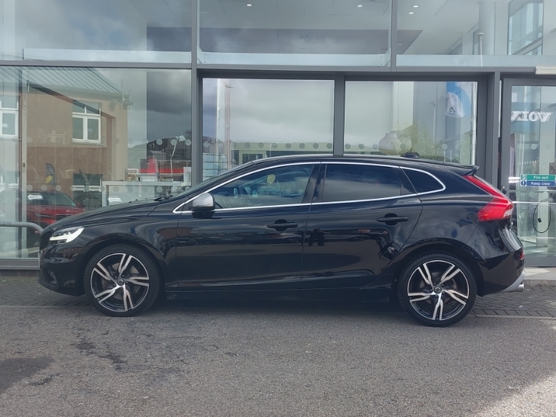 Volvo V40 T3 152 R Design Edition Geartronic Black #4