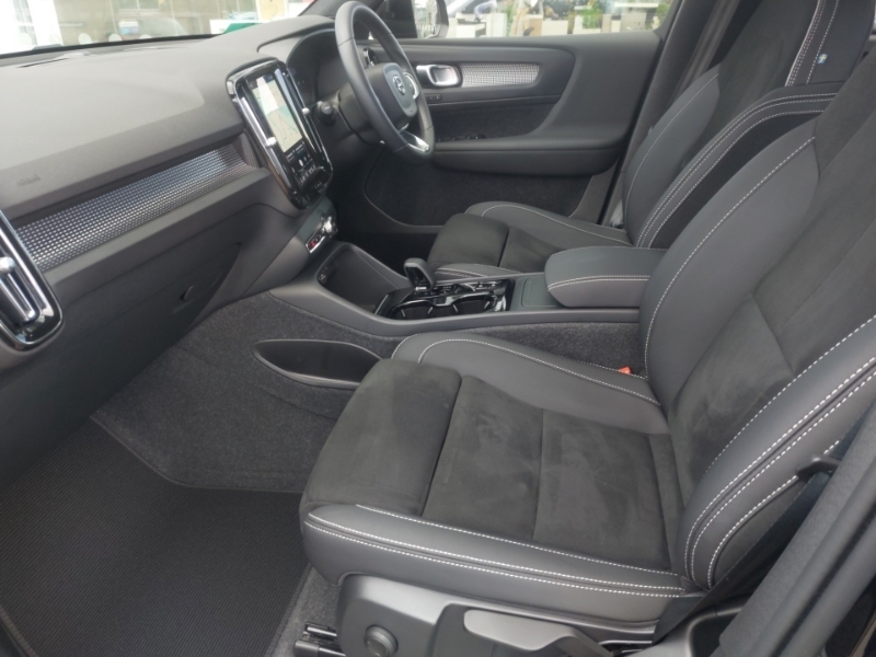 Volvo XC40 2.0 B4p Plus Dark Black #5