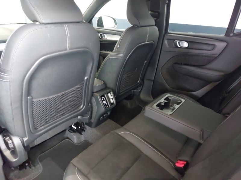Volvo XC40 2.0 B4p Plus Black Edition Black #6