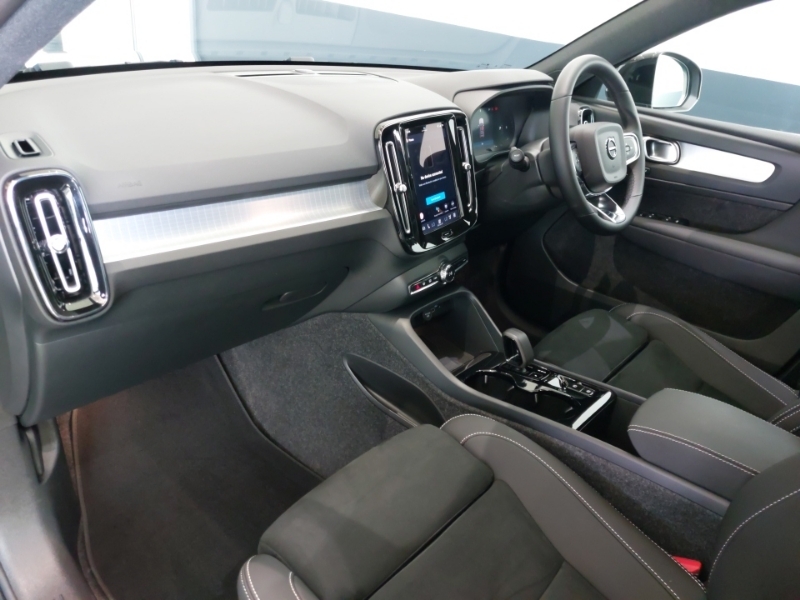 Volvo XC40 2.0 B4p Plus Black Edition Black #5