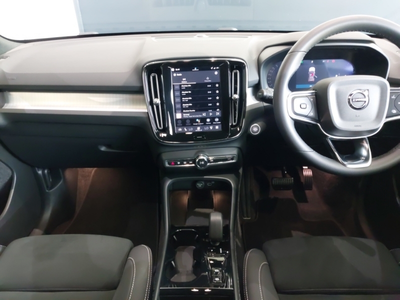 Volvo XC40 2.0 B4p Plus Black Edition Black #3