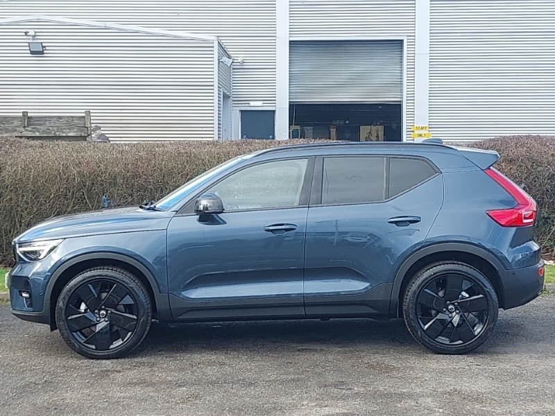 Volvo XC40 2.0 B3p Plus Pro Black Edition Blue #4