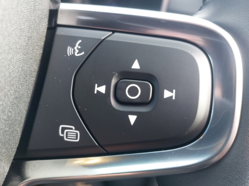 Volvo XC40 B4 P Black Edition Ultra Black #15