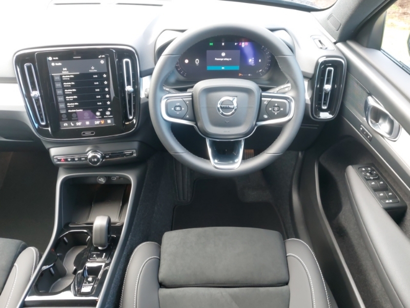 Volvo XC40 B4 P Black Edition Ultra Black #7