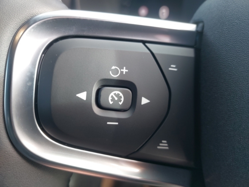 Volvo XC40 B4 P Black Edition Ultra Black #16