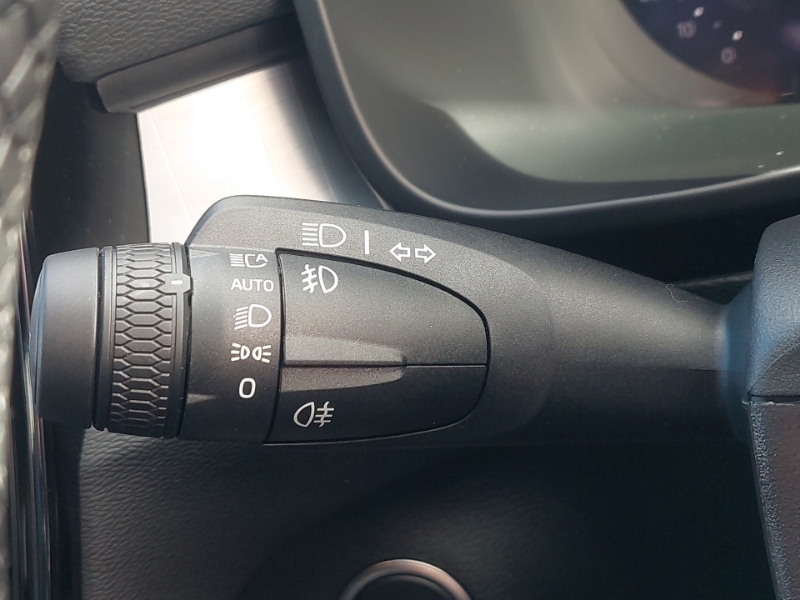 Volvo XC40 B4 P Black Edition Ultra Black #18