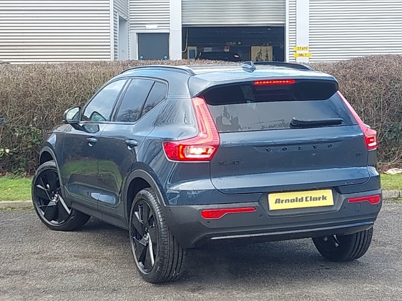 Volvo XC40 2.0 B3p Plus Pro Black Edition Blue #2