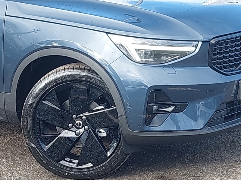 Volvo XC40 B4 P Black Edition Ultra Black #9