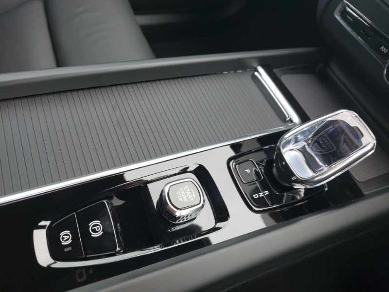 Volvo XC60 Ultra Black Edition Black #16
