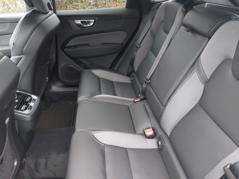 Volvo XC60 2.0 B5p Plus Black Edition Awd Geartronic Black #6