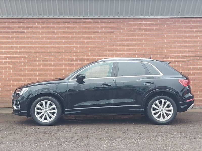 Audi Q3 35 Tfsi Sport Black #4