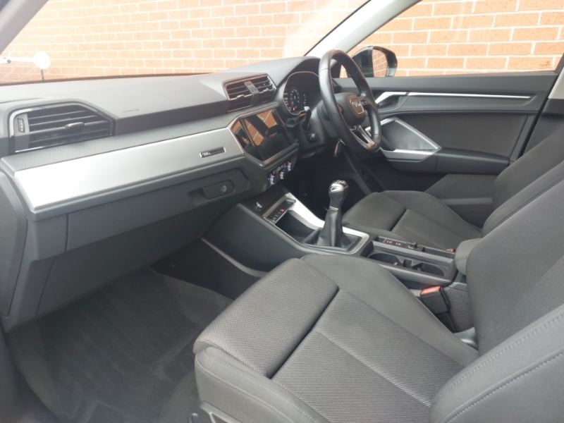 Audi Q3 35 Tfsi Sport Black #5
