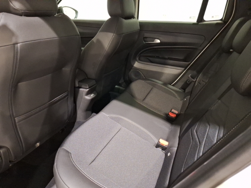 Jeep Avenger 1.2 E-hybrid Summit Dct White #6