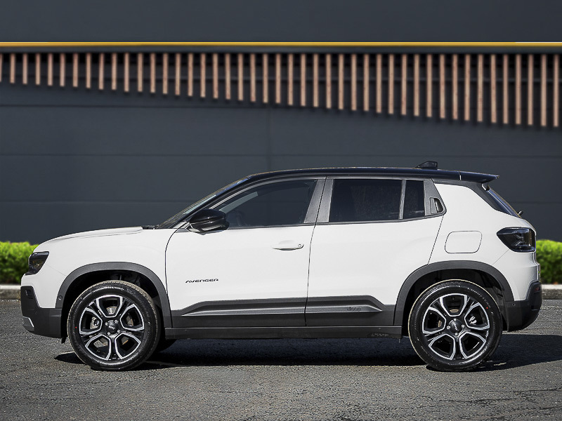Jeep Avenger 1.2 E-hybrid Altitude Dct Black #4