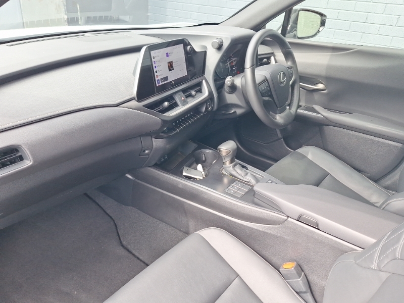 Lexus UX 250H 2.0 F-sport Design Cvt White #5