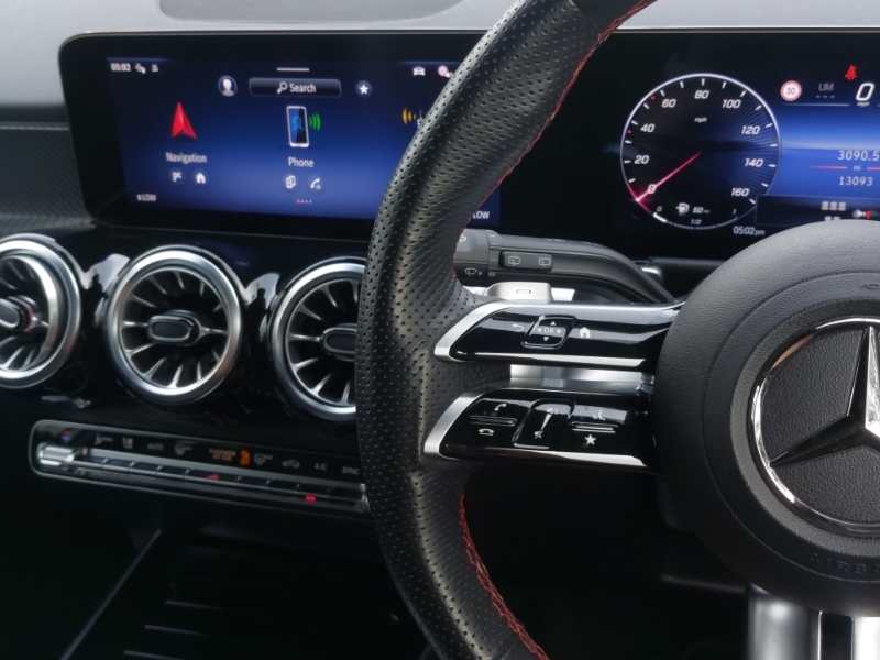 Mercedes-Benz GLB Class Glb 200 Amg Line Executive 7G-tronic White #12